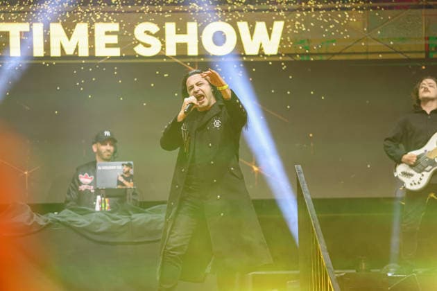 Bülent Ceylan mit seiner Rock-Show Diktatürk beim Ringside Series 2026 - Night of Heavyweights am 15.05.26 in SAP Arena, Mannheim xamx Foto: Alfio Marino *** Bülent Ceylan with his rock show Diktatürk at the Ringside Series 2026 Night of Heavyweights on 15 05 26 in SAP Arena, Mannheim xamx Photo Alfio Marino Copyright: