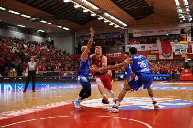 Maurice Stuckey ( 3 Crailsheim ) Luis Elias Figge ( 14 Giessen ) Marvin Ogunsipe ( 26 Crailsheim ) during the 2. Basketball- Bundesliga Pro A Playoff match between Giessen 46ers and Hakro Merlin?s Crailsheim at Sporthalle Giessen-OST. Copyright: xJuliaxKneisslx xSPPx Sportspressphoto_SPR147366