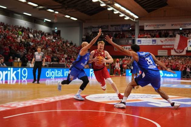 Maurice Stuckey ( 3 Crailsheim ) Luis Elias Figge ( 14 Giessen ) Marvin Ogunsipe ( 26 Crailsheim ) during the 2. Basketball- Bundesliga Pro A Playoff match between Giessen 46ers and Hakro Merlin?s Crailsheim at Sporthalle Giessen-OST. Copyright: xJuliaxKneisslx xSPPx Sportspressphoto_SPR147370