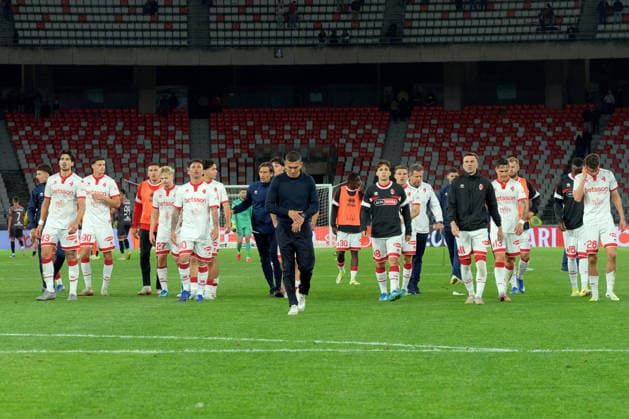 Fußball, Italien, Serie B Playout, SSC Bari - FC Südtirol CALCIO - Serie B - Playout - SSC Bari vs FC Sudtirol Photo by IPA ABACAPRESS.COM84732553 - the SSC Bari players disappointed during Playout - SSC Bari vs FC Sudtirol, Italian soccer Serie B match in Bari, Italy, May 15 2026 Bari Italy  Copyright: xIPAxSport ABACAx