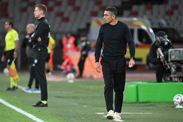 Fußball, Italien, Serie B Playout, SSC Bari - FC Südtirol IPA84734863 - Moreno Longo head coach of SSC Bari in action during Bari-Sudtirol, Serie B Playout 2025 2026 at Stadio San Nicola on May 15, 2026 during Playout - SSC Bari vs FC Sudtirol, Italian soccer Serie B match in Bari, Italy, May 15 2026  Copyright: xDomenicoxBari IPAxSportx xx 84734863