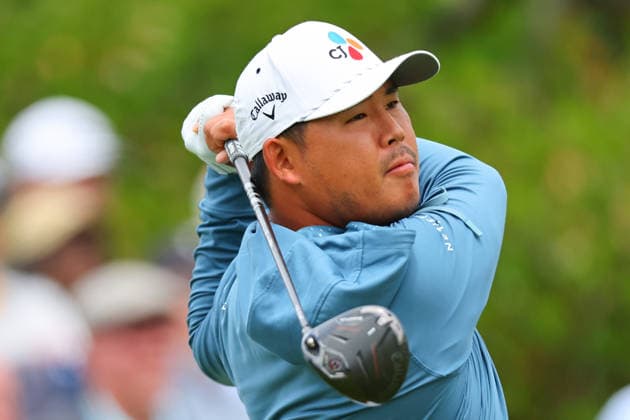 NEWTON SQUARE, PA - MAY 15: Si Woo Kim of the Republic of Korea tees off at the first tee during Round 2 of the 2026 PGA, Golf Herren Championship on May 15, 2026 at Aronimink Golf Club in Newtown Square, Pennsylvania. (Photo by Rich Graessle Icon Sportswire) GOLF: MAY 15 PGA PGA Championship EDITORIAL USE ONLY Icon260515257242
