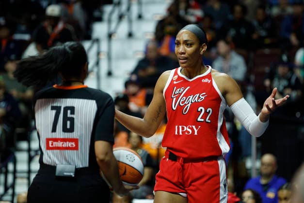 UNCASVILLE, CT - MAY 15: A ja Wilson 22 of the Las Vegas Aces reacts to referee Toni Patillo during the WNBA, Basketball Damen, USA game between Las Vegas Aces and Connecticut Sun on May 15, 2026, at Mohegan Sun Arena in Uncasville, CT. (Photo by M. Anthony Nesmith Icon Sportswire) WNBA: MAY 15 Las Vegas Aces at Connecticut Sun EDITORIAL USE ONLY Icon26051505