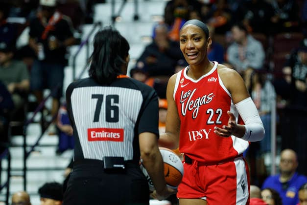 UNCASVILLE, CT - MAY 15: A ja Wilson 22 of the Las Vegas Aces reacts to referee Toni Patillo during the WNBA, Basketball Damen, USA game between Las Vegas Aces and Connecticut Sun on May 15, 2026, at Mohegan Sun Arena in Uncasville, CT. (Photo by M. Anthony Nesmith Icon Sportswire) WNBA: MAY 15 Las Vegas Aces at Connecticut Sun EDITORIAL USE ONLY Icon26051506