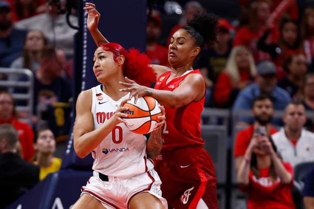 INDIANAPOLIS, IN - MAY 15: Washington Mystics center Shakira Austin (0) makes a move while defended by Indiana Fever center-forward Damiris Dantas (12) during a WNBA, Basketball Damen, USA game between the Washington Mystics and Indiana Fever on May 15 2026 at Gainbridge Fieldhouse in Indianapolis, IN. (Photo by Jeffrey Brown Icon Sportswire) WNBA: MAY 15 Washington Mystics at Indiana Fever EDITORIAL USE ONLY Icon051526009