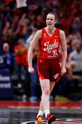 INDIANAPOLIS, IN - MAY 15: Indiana Fever guard Caitlin Clark (22) reacts to the crowd after knocking down her three pointer late in the fourth quarter of play during a WNBA, Basketball Damen, USA game between the Washington Mystics and Indiana Fever on May 15 2026 at Gainbridge Fieldhouse in Indianapolis, IN. (Photo by Jeffrey Brown Icon Sportswire) WNBA: MAY 15 Washington Mystics at Indiana Fever EDITORIAL USE ONLY Icon051526032