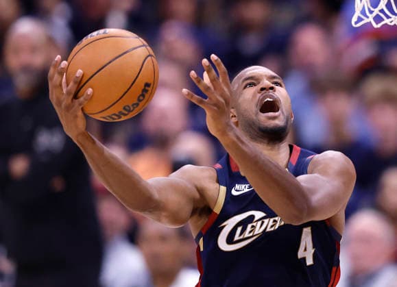 DCleveland Cavaliers Evan Mobley (4) puts up a shot against the Detroit Piston in the second quarter in Cleveland, Ohio Friday May 15, 2026. The Pistons Defeated the Cavaliers 115-94.  CLE20260515116 AARONxJOSEFCZYK
