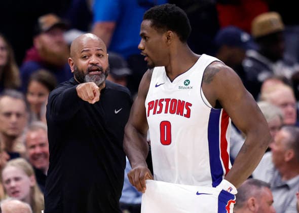 Detroit Pistons head coach J.B. Bickerstaff talks with Jalen Duren (0) during in the first quarter against the Cleveland Cavaliers in Cleveland, Ohio Friday May 15, 2026. The Pistons Defeated the Cavaliers 115-94.  CLE20260515119 AARONxJOSEFCZYK