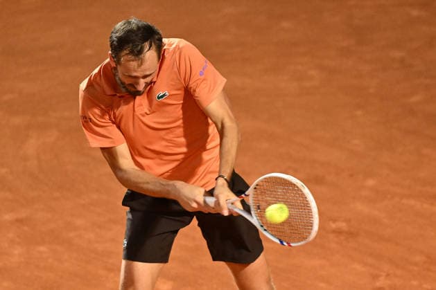 Internazionali BNL D Italia 2026 - Day Eleven Daniil Medvedev competes against Jannik Sinner of Italy during the Internazionali BNL d Italia Day Eleven at Foro Italico on May 15, 2026, in Rome, Italy. Rome Italy Italy  Copyright: xDomenicoxCippitellix originalFilename:cippitelli-itainter260515_npFKP.jpg