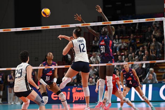 Italy v France - Test Match Frosini Giorgia of Italy and Bah Halimatou of France compete during the Italy-France BPER test match at PalaIgor in Novara, Italy, on May 15, 2026. Novara Piemonte Italy  Copyright: xFedericoxManonix originalFilename:manoni-volleyba260515_npYul.jpg