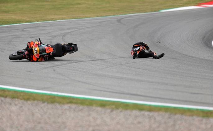 May 15, 2026, Sabadell, Barcelona, Spain: Montmelo Spain May 15, 2026 Brad Binder (33 ZAF KTM) falls off his motorcycle during race at the MotoGP Catalonia Grand Prix 2025 in Montmelo Spain on 15 September 2026 MotoGP 2026: Catalonia Grand Prix  - ZUMAu50_ 20260515_zsp_u50_033 Copyright: xXavixUrgelesx