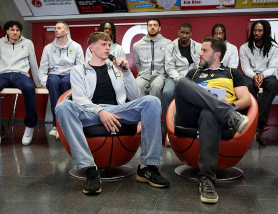 15 05 2026, Germany, Stuttgart, Basketball MHP Riesen Ludwigsburg end of season, f l Julis Baumer, presenter Sebastian Menzel