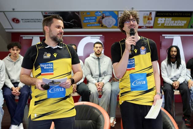 15 05 2026, Germany, Stuttgart, Basketball MHP Riesen Ludwigsburg end of season, f l presenters Sebastian Menzel and Aaron Marian Glock