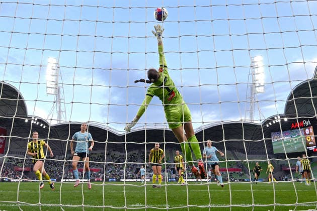 ALEAGUE WOMENS GRAND FINAL, Victoria Esson of the Phoenix attempts to save a goal from Holly McNamara of Melbourne City during the A-League Women Grand Final match between Melbourne City and Wellington Phoenix at in Melbourne, Saturday, May 16, 2026. ( NO ARCHIVING, EDITORIAL USE ONLY MELBOURNE VICTORIA AUSTRALIA  Copyright: xJOELxCARRETTx 20260516158871202364