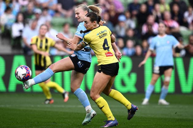 ALEAGUE WOMENS GRAND FINAL, Mackenzie Barry of the Phoenix and Holly McNamara of Melbourne City compete for the ball during the A-League Women Grand Final match between Melbourne City and Wellington Phoenix at in Melbourne, Saturday, May 16, 2026. ( NO ARCHIVING, EDITORIAL USE ONLY MELBOURNE VICTORIA AUSTRALIA  Copyright: xJOELxCARRETTx 20260516165651941592