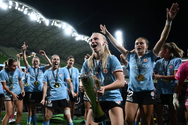 ALEAGUE WOMENS GRAND FINAL, Holly McNamara of Melbourne City holds the trophy as Melbourne City players celebrate winning the A-League Women Grand Final match between Melbourne City and Wellington Phoenix at in Melbourne, Saturday, May 16, 2026. ( NO ARCHIVING, EDITORIAL USE ONLY MELBOURNE VICTORIA AUSTRALIA  Copyright: xJOELxCARRETTx 20260516189781417110