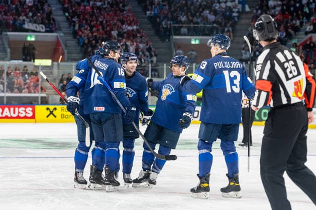 xxkeikkaxx 20260515 Swiss Life Arena, Zurich, Switzerland. IIHF Ice hockey, Eishockey World Championships match Finland vs Germany Anton Lundell (15) of Team Finland Aleksander Barkov (16) of Team Finland Jesse Puljujärvi (13) of Team Finland Teuvo Teräväinen (86) of Team Finland Ville Heinola (41) of Team Finland 1-0 goal celebration Photo by Pasi Suokko All Over Press  1.06181072