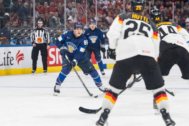 xxkeikkaxx 20260515 Swiss Life Arena, Zurich, Switzerland. IIHF Ice hockey, Eishockey World Championships match Finland vs Germany Teuvo Teräväinen (86) of Team Finland Joshua Samanski (44) of Team Germany Leon Hüttl (25) of Team Germany Photo by Pasi Suokko All Over Press  1.06181906