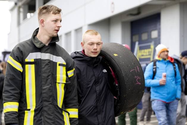 NÜRBURG - A race fan with a band in the Nürburgring paddock. Max Verstappen is participating in the 24 Hours of Nürburgring together with his teammates Austrian Lucas Auer, Andorran Jules Gounon, and Spaniard Daniel Juncadella. SANDER KONING ANP xVIxANPxSportx xxANPxIVx 558430296 originalFilename: 558430296.jpg