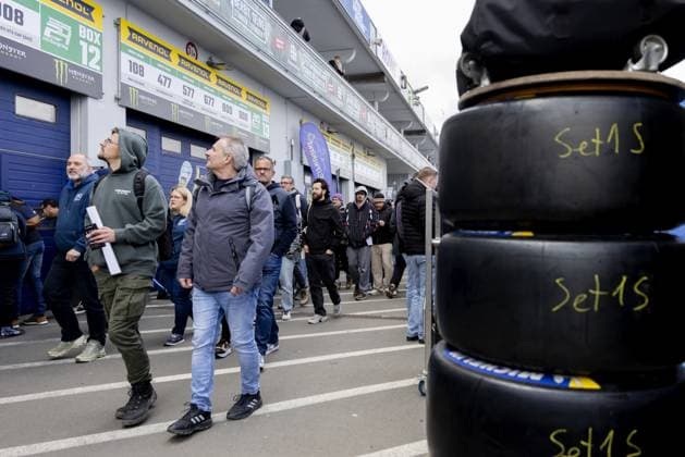 NÜRBURG - Race fans in the Nürburgring paddock. Max Verstappen is participating in the 24 Hours of Nürburgring together with his teammates Austrian Lucas Auer, Andorran Jules Gounon, and Spaniard Daniel Juncadella. SANDER KONING ANP xVIxANPxSportx xxANPxIVx 558430307 originalFilename: 558430307.jpg