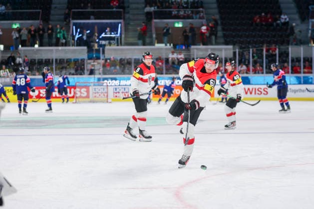 Ice hockey, Eishockey - IIHF WC 2026 ZURICH,SWITZERLAND,16.MAY.26 - ICE HOCKEY - IIHF Ice Hockey World Championship, WM, Weltmeisterschaft 2026, group stage, Austria vs Great Britain. Image shows Simeon Schwinger (AUT) during warm up.  GEPAxpictures xMaticxKlansek