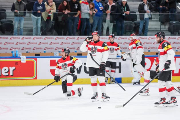 Ice hockey, Eishockey - IIHF WC 2026 ZURICH,SWITZERLAND,16.MAY.26 - ICE HOCKEY - IIHF Ice Hockey World Championship, WM, Weltmeisterschaft 2026, group stage, Austria vs Great Britain. Image shows players of AUT with Dominic Zwerger and Peter Schneider (AUT).  GEPAxpictures xMaticxKlansek