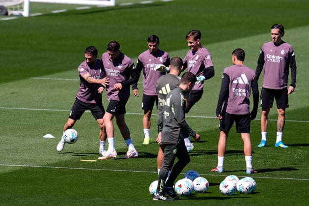 May 16, 2026, Valdebebas, Madrid, Spain: Daniel Carvajal and Federico Valverde during the training day of Real Madrid ahead the Spanish League, LaLiga EA Sports, football match against Sevilla FC at Ciudad Deportiva Real Madrid on May 16, 2026, in Valdebebas, Madrid, Spain. Real Madrid Training Session - Laliga Ea Sports - ZUMAa181 20260516_zaa_a181_057 Copyright: xDennisxAgyemanx