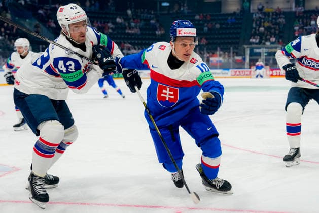 FRIBOURG, SWITZERLAND MAY 16 Max Krogdahl of Norway L against Adam Sykora of Slovakia R during the 2026 IIHF Ice Hockey World Championship Switzerland game between Slovakia and Norway at BCF Arena on May 16, 2026 in Fribourg, Fribourg Fribourg BCF Arena Fribourg Switzerland Copyright: xJustPictures.ch JarixPestelaccix jp-en-EuSpIm-JP6_JAR_Slovakia_Norway_16May2026_00009