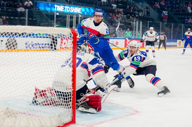 FRIBOURG, SWITZERLAND MAY 16 Kristian Pospisil of Slovakia C against goalkeeper Tobias Normann of Norway L and Christian Kaasastul of Norway R during the 2026 IIHF Ice Hockey World Championship Switzerland game between Slovakia and Norway at BCF Arena on May 16, 2026 in Fribourg, Fribourg Fribourg BCF Arena Fribourg Switzerland Copyright: xJustPictures.ch JarixPestelaccix jp-en-EuSpIm-JP6_JAR_Slovakia_Norway_16May2026_00012