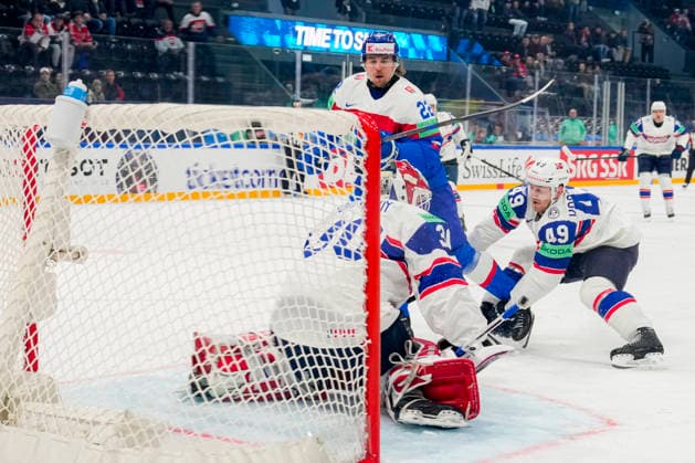 FRIBOURG, SWITZERLAND MAY 16 Kristian Pospisil of Slovakia C scores against goalkeeper Tobias Normann of Norway L and Christian Kaasastul of Norway R during the 2026 IIHF Ice Hockey World Championship Switzerland game between Slovakia and Norway at BCF Arena on May 16, 2026 in Fribourg, Fribourg Fribourg BCF Arena Fribourg Switzerland Copyright: xJustPictures.ch JarixPestelaccix jp-en-EuSpIm-JP6_JAR_Slovakia_Norway_16May2026_00013