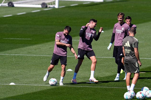 May 16, 2026, Valdebebas, Madrid, Spain: Daniel Carvajal and Federico Valverde during the training day of Real Madrid ahead the Spanish League, LaLiga EA Sports, football match against Sevilla FC at Ciudad Deportiva Real Madrid on May 16, 2026, in Valdebebas, Madrid, Spain. Valdebebas Spain - ZUMAa181 20260516_zaa_a181_055 Copyright: xDennisxAgyemanx