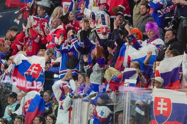 FRIBOURG, SWITZERLAND - MAY 16: Slovakia fans celebrates the 1-0 during the 2026 IIHF Ice hockey, Eishockey World Championship, WM, Weltmeisterschaft Switzerland game between Slovakia and Norway at BCF Arena on May 16, 2026 in Fribourg, Fribourg. Fribourg BCF Arena Fribourg Switzerland *** FRIBOURG, SWITZERLAND MAY 16 Slovakia fans celebrates the 1 0 during the 2026 IIHF Ice Hockey World Championship Switzerland game between Slovakia and Norway at BCF Arena on May 16, 2026 in Fribourg, Fribourg Fribourg BCF Arena Fribourg Switzerland Copyright: xJustPictures.ch JarixPestelaccix jp-en-EuSpIm-JP6_JAR_Slovakia_Norway_16May2026_00015