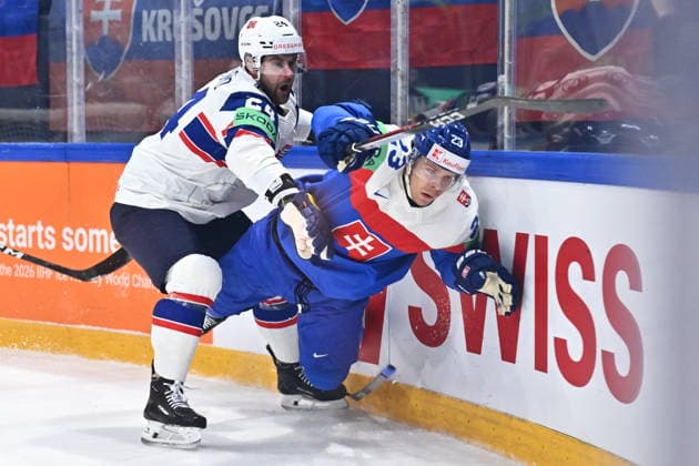 L-R Jacob Berglund (NOR) and Adam Liska (SVK) in action during the 2026 IIHF World Championship, WM, Weltmeisterschaft Group B, match Slovakia vs Norway, on May 16, 2026, Fribourg, Switzerland. (CTKxPhoto RadekxPetrasek) CTKPhotoP2026051602493  CTKPhotoP2026051602493