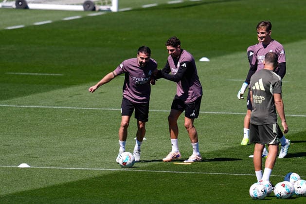 May 16, 2026, Valdebebas, Madrid, Spain: Daniel Carvajal and Federico Valverde during the training day of Real Madrid ahead the Spanish League, LaLiga EA Sports, football match against Sevilla FC at Ciudad Deportiva Real Madrid on May 16, 2026, in Valdebebas, Madrid, Spain. Valdebebas Spain - ZUMAa181 20260516_zaa_a181_068 Copyright: xDennisxAgyemanx