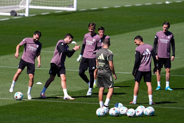 May 16, 2026, Valdebebas, Madrid, Spain: Daniel Carvajal and Federico Valverde during the training day of Real Madrid ahead the Spanish League, LaLiga EA Sports, football match against Sevilla FC at Ciudad Deportiva Real Madrid on May 16, 2026, in Valdebebas, Madrid, Spain. Real Madrid Training Session - Laliga Ea Sports  - ZUMAa181 20260516_zaa_a181_083 Copyright: xDennisxAgyemanx