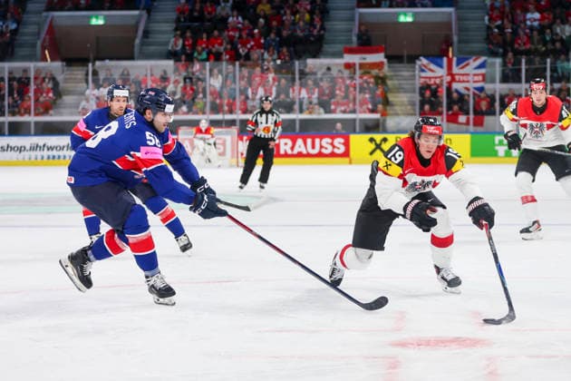Ice hockey, Eishockey - IIHF WC 2026 ZURICH,SWITZERLAND,16.MAY.26 - ICE HOCKEY - IIHF Ice Hockey World Championship, WM, Weltmeisterschaft 2026, group stage, Austria vs Great Britain. Image shows David Clements (GBR) and Vinzenz Rohrer (AUT).  GEPAxpictures xMaticxKlansek