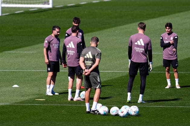 May 16, 2026, Valdebebas, Madrid, Spain: Daniel Carvajal during the training day of Real Madrid ahead the Spanish League, LaLiga EA Sports, football match against Sevilla FC at Ciudad Deportiva Real Madrid on May 16, 2026, in Valdebebas, Madrid, Spain. Valdebebas Spain - ZUMAa181 20260516_zaa_a181_071 Copyright: xDennisxAgyemanx