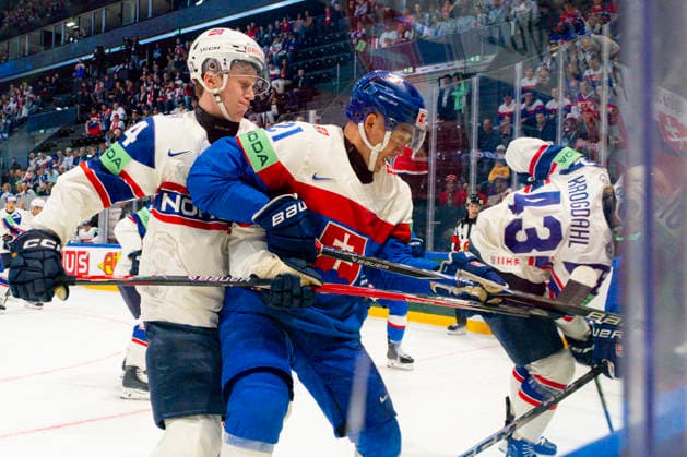 FRIBOURG, SWITZERLAND MAY 16 Tinus Luc Koblar of Norway L against Sebastian Cederle of Slovakia C during the 2026 IIHF Ice Hockey World Championship Switzerland game between Slovakia and Norway at BCF Arena on May 16, 2026 in Fribourg, Fribourg Fribourg BCF Arena Fribourg Switzerland Copyright: xJustPictures.ch JarixPestelaccix jp-en-EuSpIm-JP6_JAR_Slovakia_Norway_16May2026_00028