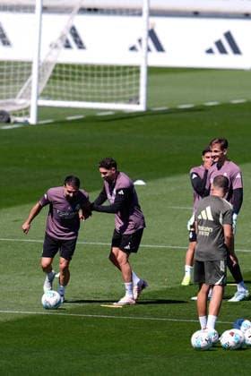 May 16, 2026, Valdebebas, Madrid, Spain: Daniel Carvajal and Federico Valverde during the training day of Real Madrid ahead the Spanish League, LaLiga EA Sports, football match against Sevilla FC at Ciudad Deportiva Real Madrid on May 16, 2026, in Valdebebas, Madrid, Spain. Valdebebas Spain - ZUMAa181 20260516_zaa_a181_079 Copyright: xDennisxAgyemanx