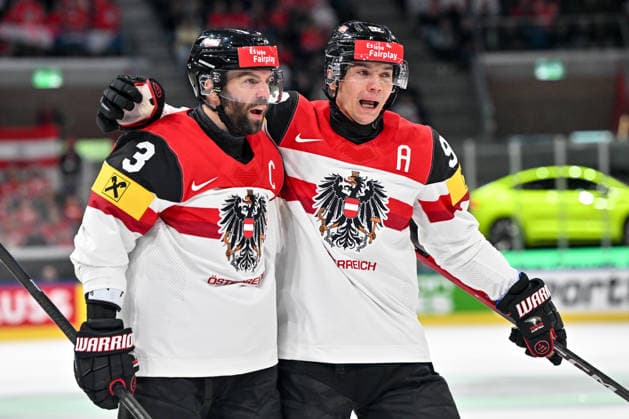 ZURICH, SWITZERLAND MAY 16 Peter Schneider of Austria L and Clemens Unterweger of Austria R celebrate a goal during the 2026 IIHF Ice Hockey World Championship Switzerland game between Great Britain and Austria at Swiss Life Arena on May 16, 2026 in Zurich, Zurich Zurich Swiss Life Arena Zurich Switzerland Copyright: xJustPictures.ch AndreaxBrancax jp-en-EuSpIm-JP7_ANB_GB_AU_16052026_0955