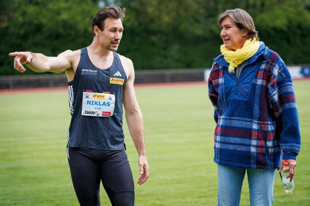 Lotto Deichmeeting Neuwied, 16 05 2026 Niklas Kaul USC Mainz with his mother Lotto Deichmeeting on 16 05 2026 at Rhein Wied Stadium, Neuwied Rhineland Palatinate Copyright: xBEAUTIFULxSPORTS B.Hoffmannx