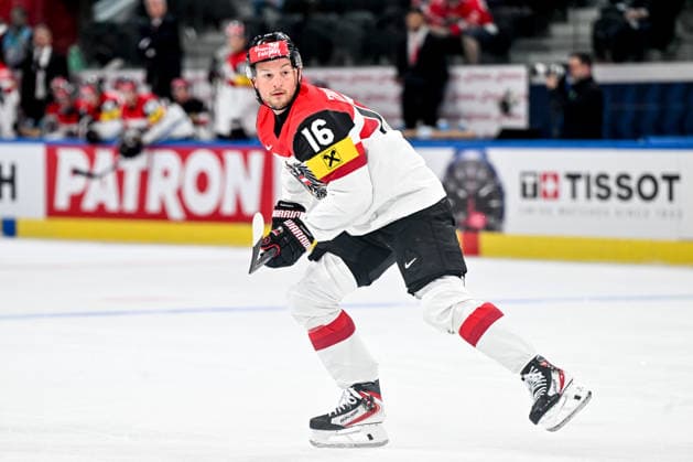 ZURICH, SWITZERLAND MAY 16 Dominic Zwerger of Austria in action during the 2026 IIHF Ice Hockey World Championship Switzerland game between Great Britain and Austria at Swiss Life Arena on May 16, 2026 in Zurich, Zurich Zurich Swiss Life Arena Zurich Switzerland Copyright: xJustPictures.ch AndreaxBrancax jp-en-EuSpIm-JP7_ANB_GB_AU_16052026_1153