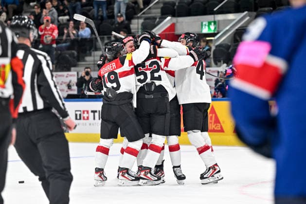 ZURICH, SWITZERLAND MAY 16 Austria celebrate a goal during the 2026 IIHF Ice Hockey World Championship Switzerland game between Great Britain and Austria at Swiss Life Arena on May 16, 2026 in Zurich, Zurich Zurich Swiss Life Arena Zurich Switzerland Copyright: xJustPictures.ch AndreaxBrancax jp-en-EuSpIm-JP7_ANB_GB_AU_16052026_1269