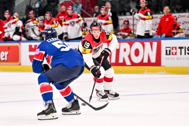 ZURICH, SWITZERLAND MAY 16 Vinzenz Rohrer of Austria in action during the 2026 IIHF Ice Hockey World Championship Switzerland game between Great Britain and Austria at Swiss Life Arena on May 16, 2026 in Zurich, Zurich Zurich Swiss Life Arena Zurich Switzerland Copyright: xJustPictures.ch AndreaxBrancax jp-en-EuSpIm-JP7_ANB_GB_AU_16052026_1310