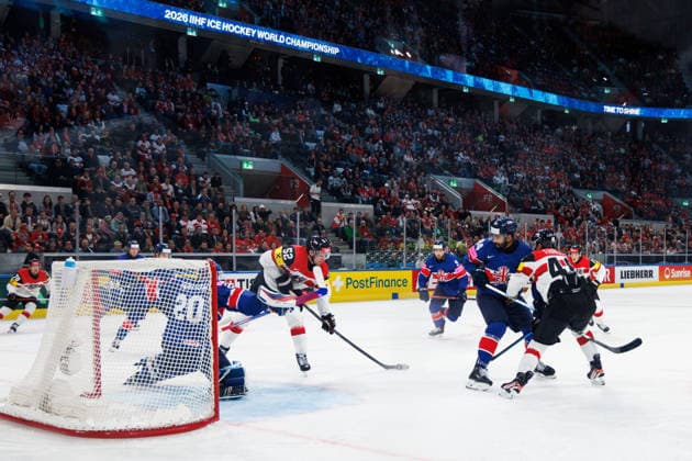 Ice hockey, Eishockey - IIHF WC 2026 ZURICH,SWITZERLAND,16.MAY.26 - ICE HOCKEY - IIHF Ice Hockey World Championship, WM, Weltmeisterschaft 2026, group stage, Austria vs Great Britain. Image shows Mat Robson (GBR) and Paul Huber (AUT).  GEPAxpictures xMaticxKlansek