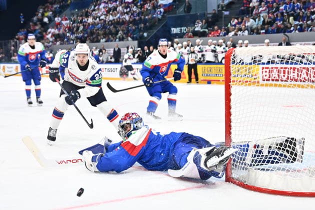 L-R Martin Ronnild (NOR), goalkeeper Samuel Hlavaj (SVK) and Maxim Strbak (SVK) in action during the 2026 IIHF World Championship, WM, Weltmeisterschaft Group B, match Slovakia vs Norway, on May 16, 2026, Fribourg, Switzerland. (CTKxPhoto RadekxPetrasek) CTKPhotoP2026051602871  CTKPhotoP2026051602871