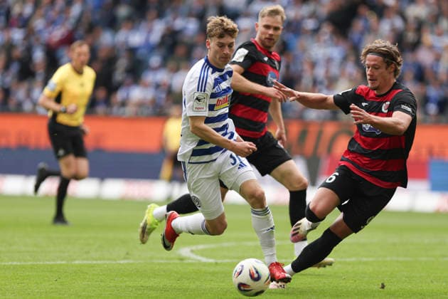 16 05 2026, GER, Soccer, Men, 3 Liga, Season 2025 2026, MSV Duisburg Viktoria Köln Dominik Kother MSV Duisburg and Tobias Eisenhuth Viktoria Köln in the battle for the ball Duisburg schauinsland reisen Arena Nordrhein Westfalen Germany Copyright: xAdrianxSchlüterx