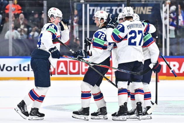 Scorer Tinus Luc Koblar (NOR; left) celebrates his goal (1:1) with teammates during the 2026 IIHF World Championship, WM, Weltmeisterschaft Group B, match Slovakia vs Norway, on May 16, 2026, Fribourg, Switzerland. (CTKxPhoto RadekxPetrasek) CTKPhotoP2026051603001  CTKPhotoP2026051603001
