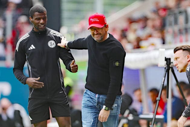 Wollitz Claus-Dieter Trainer Cottbus . Jahn Regensburg-Energie Cottbus , Fußball , 3.Liga , in dem JahnStadion, in Regensburg , Bayern , Deutschland. Mai 16 , 2026 . Photo by: Davide Elias IPA Photo Pressefoto DENL Copyright: xDavidexEliasx
