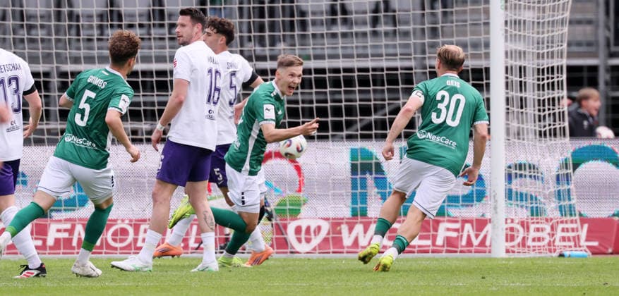 Scheinfurt, 16 05 2026, Sachs Stadion, Soccer, 3 Liga, 38 Matchday , 1 FC Schweinfurt vs FC Erzgebirge Aue , In the picture Goal for Schweinfurt Sebastian Müller Mueller 37, Schweinfurt scores to 1 0 and cheers with teammates , Only for journalistic purposes Only for editorial use , DFB DFL regulations prohibit any use of photographs as image sequences and or quasi video , Picture Point